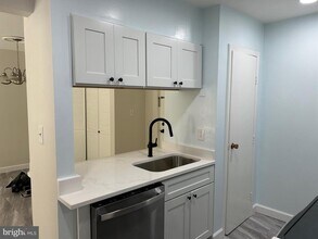 5823 Royal Ridge Dr in West Springfield, VA - Building Photo - Building Photo