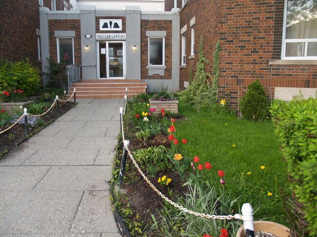205 Vaughan Rd in Toronto, ON - Building Photo - Building Photo