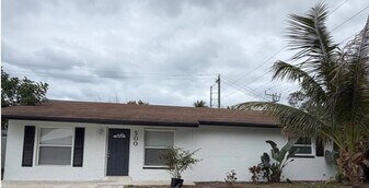 500 NW 8th Ct in Boynton Beach, FL - Building Photo
