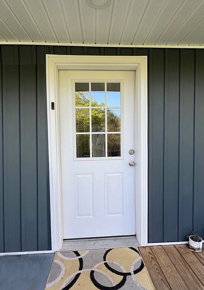 1007 N Peace Haven Rd in Winston-Salem, NC - Foto de edificio - Building Photo