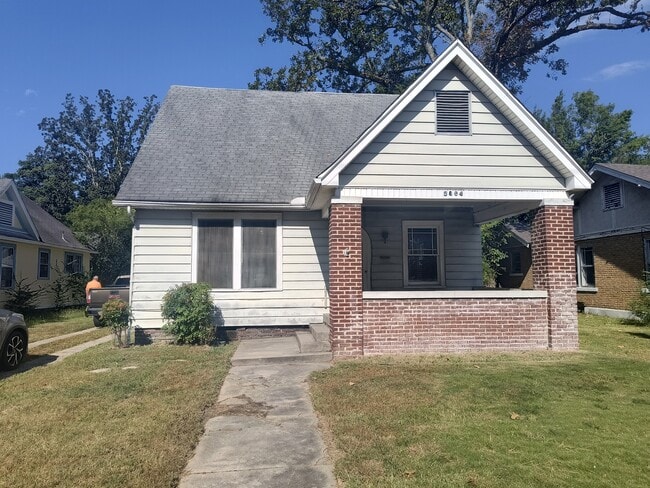 property at 2804 S Cherry St