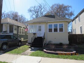 206 Lake St in Kalamazoo, MI - Building Photo