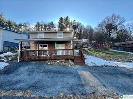 3790 Redbud Dr in Northampton, PA - Building Photo