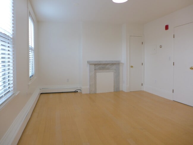 14 Milford St in Boston, MA - Foto de edificio - Building Photo