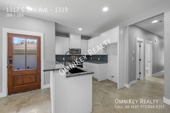 1317 S 5th Ave-Unit -1319 in Denison, TX - Building Photo - Building Photo