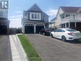 1628 Spencely Dr in Oshawa, ON - Building Photo