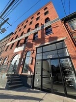 190 Christopher Columbus Dr in Jersey City, NJ - Building Photo