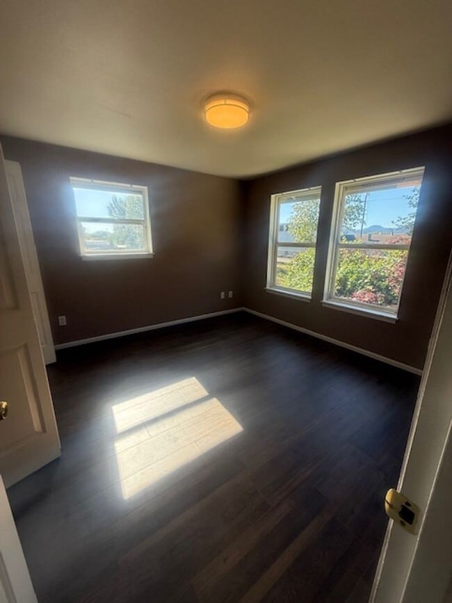 3288 Coraly Ave in Eugene, OR - Building Photo - Building Photo