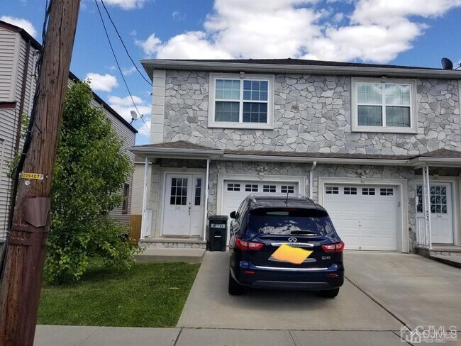 58 Christopher St in Carteret, NJ - Building Photo - Building Photo