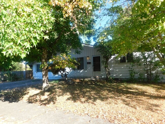 property at 1121 W 25th Ave