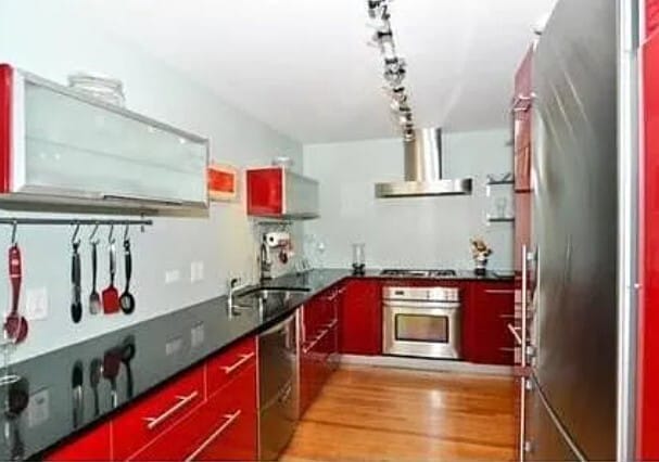 property at 1610 N Larrabee St