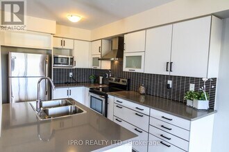 8309 Tulip Tree Dr in Niagara Falls, ON - Building Photo - Building Photo