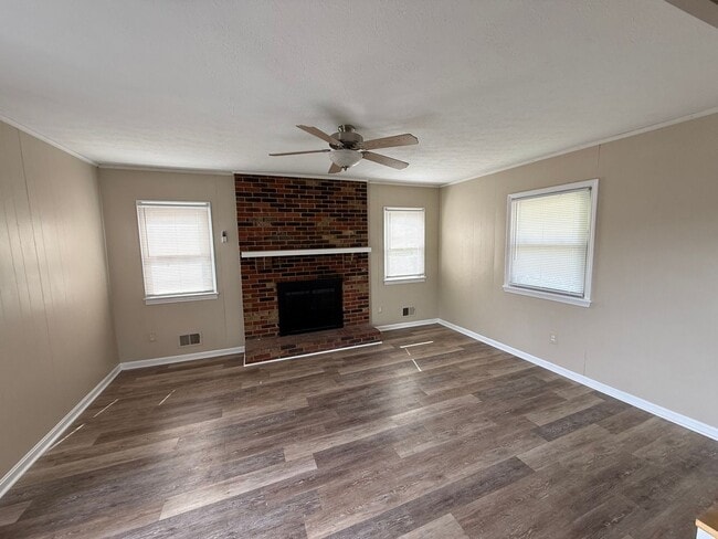 6803 Taffy Ann Dr in Louisville, KY - Building Photo - Building Photo