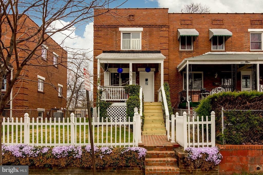 332 Wesmond Dr in Alexandria, VA - Building Photo