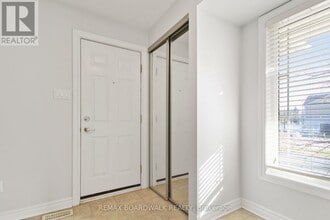 393 Chapman Mills Dr in Ottawa, ON - Building Photo - Building Photo