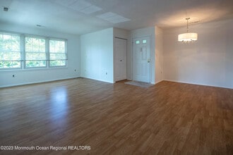 90 Quince Ct in Red Bank, NJ - Building Photo - Building Photo
