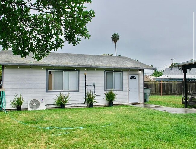 property at 1322 Grape Ave