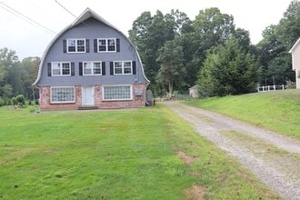 235 Thompson St in Shelton, CT - Building Photo - Building Photo