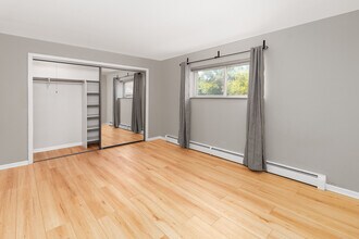 1041 N Northwest Hwy, Unit A1 in Park Ridge, IL - Building Photo - Building Photo