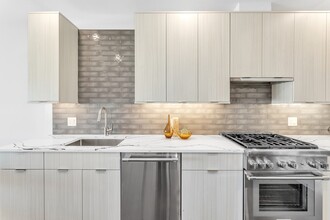 582 E Broadway, Unit 2 in Boston, MA - Building Photo - Building Photo