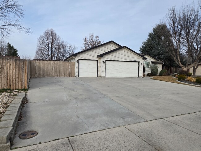2660 S Spring Bar Way in Meridian, ID - Building Photo - Building Photo
