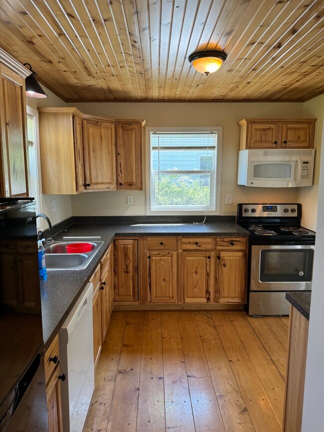 811 Canal St in Milford, MI - Building Photo - Building Photo