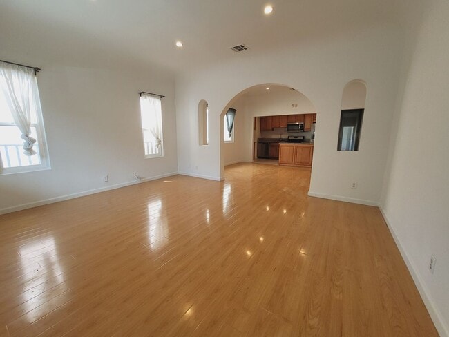 3933 Woolwine Dr