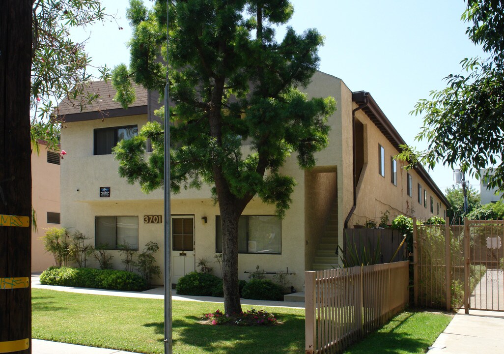 3701 Westwood Blvd in Los Angeles, CA - Building Photo