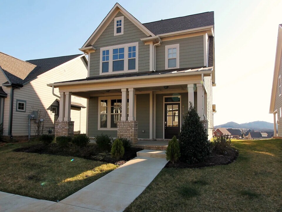 2812 Americus Dr in Thompson's Station, TN - Building Photo