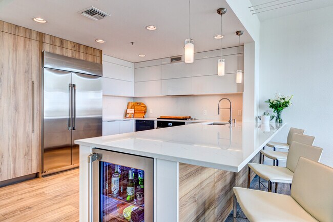 2302 N Central Ave, Unit 610 in Phoenix, AZ - Building Photo - Building Photo