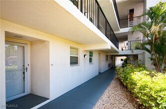 41 High Point Cir S in Naples, FL - Building Photo - Building Photo