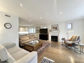 117 Chaplin Crescent in Toronto, ON - Building Photo - Building Photo