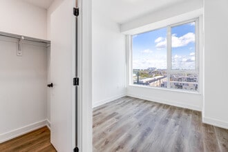 2475 Old Bronte Road in Oakville, ON - Building Photo - Interior Photo