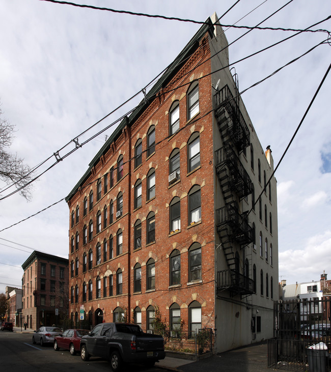 601 Clinton St in Hoboken, NJ - Building Photo - Building Photo