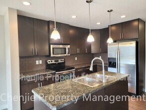 4934-4214 214 St in Edmonton, AB - Building Photo - Building Photo