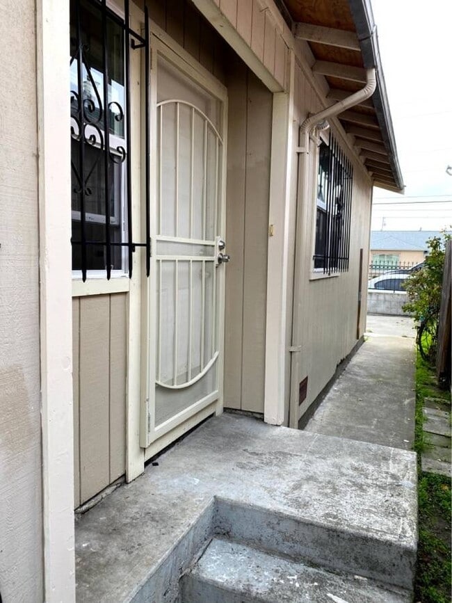 560 3rd St in Richmond, CA - Foto de edificio - Building Photo