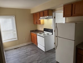 930 W Poplar St in Springfield, MO - Building Photo - Building Photo