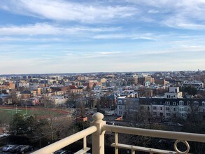 1308 Clifton St NW, Unit 414 in Washington, DC - Foto de edificio - Building Photo