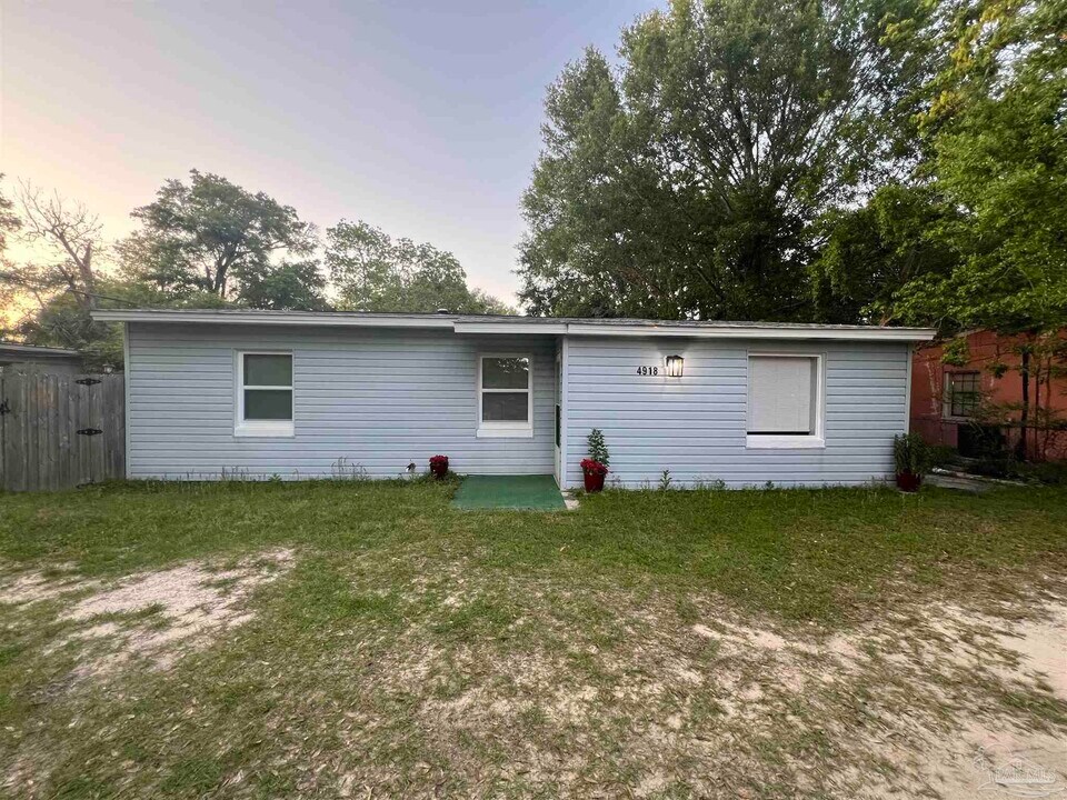 4918 Lillian Hwy in Pensacola, FL - Building Photo