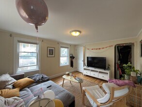 28 Linden Ave, Unit 1 in Somerville, MA - Foto de edificio - Building Photo