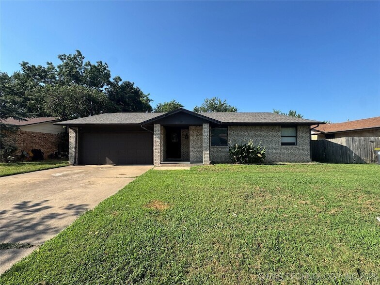 661 E 133rd Pl in Glenpool, OK - Foto de edificio