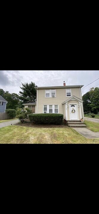 43 Dedham St in Canton, MA - Building Photo