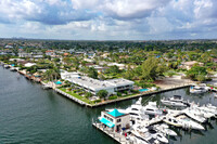 426 SE 17th Ter in Deerfield Beach, FL - Foto de edificio - Building Photo