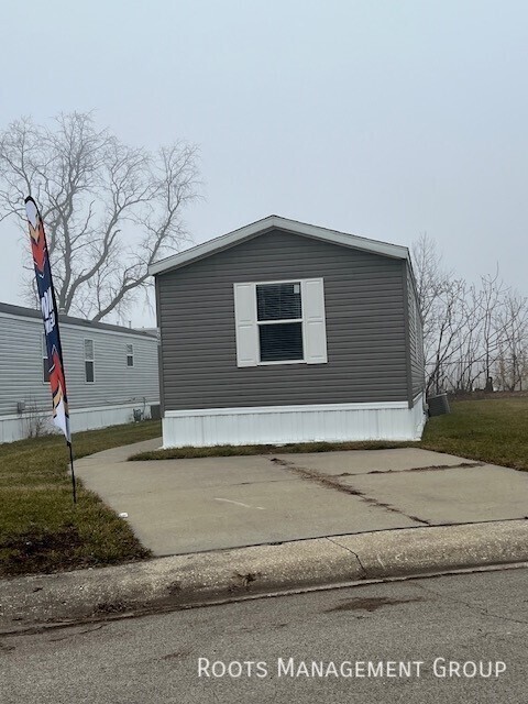 1209 W Mactavish Rd in Peoria, IL - Building Photo