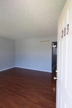 203 Coburn Dr in Nicholasville, KY - Building Photo - Building Photo