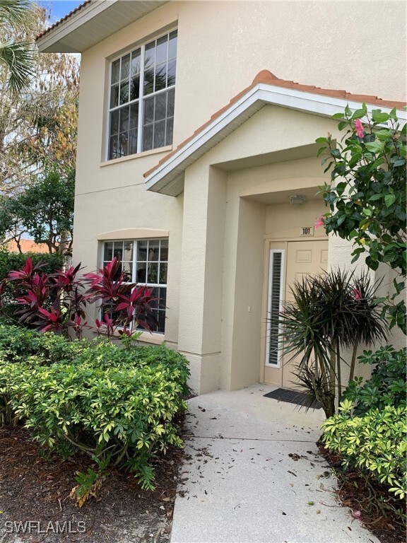 1108 Egrets Walk Cir in Naples, FL - Foto de edificio - Building Photo