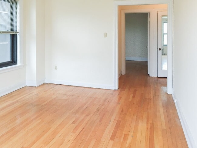 522 W Briar Pl, Unit 8I