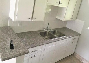 6516 De Priest St-Unit -A in Houston, TX - Building Photo - Building Photo