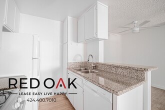 11817 Victory Blvd in Los Angeles, CA - Building Photo - Building Photo