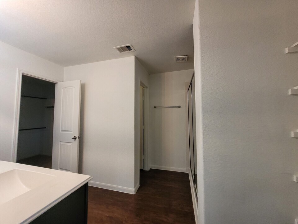 13911 Cypress Meadows Dr in Houston, TX - Building Photo